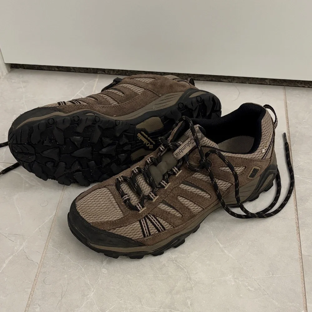 Columbia Men's North Plains II Dark Brown and Black Athletic hiking Shoes 8